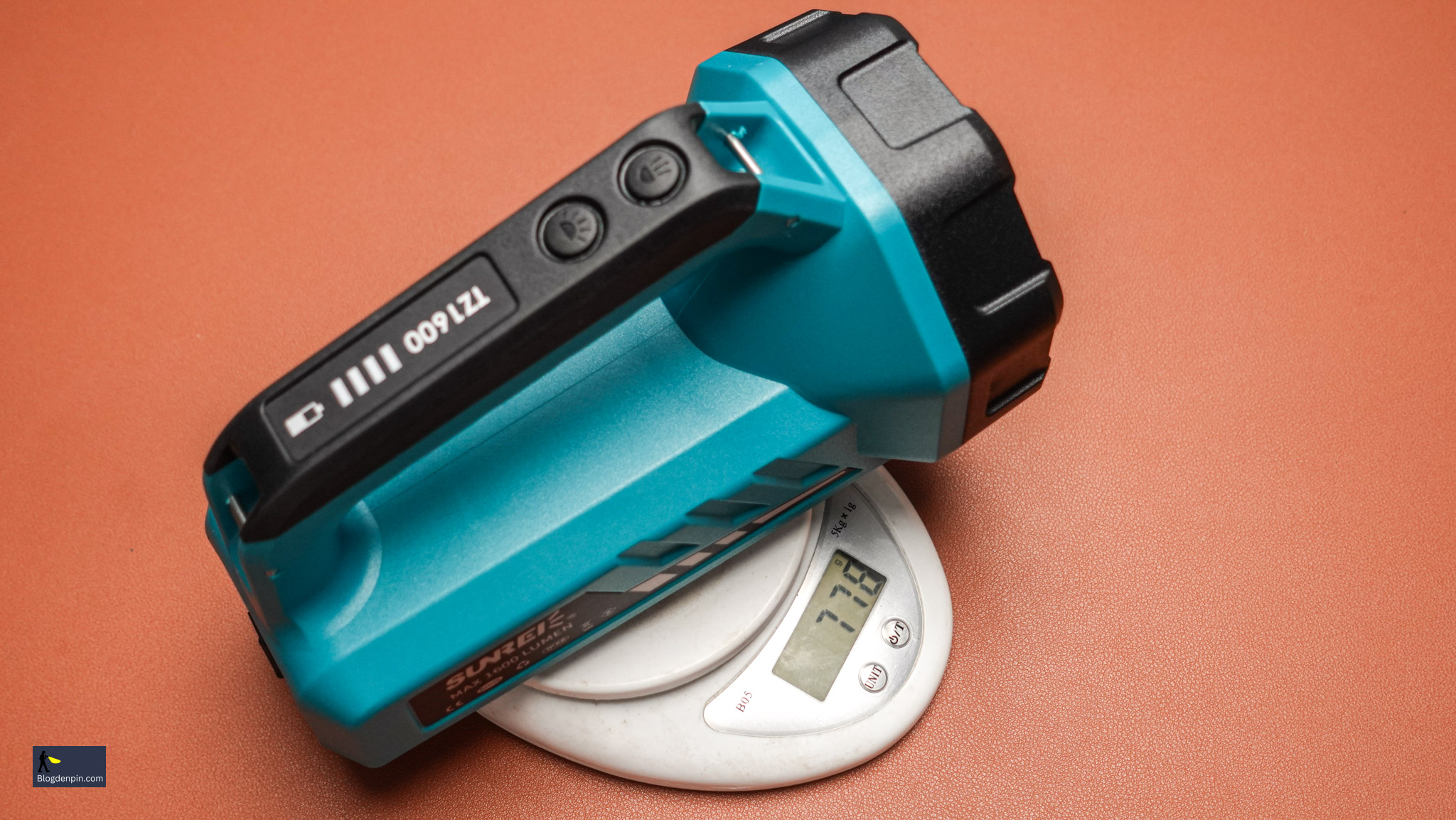 Den-pin-xach-tay-da-nang-SUNREI-TZ1600-1600-Lumens-_Sunrei TZ1600-2.jpg