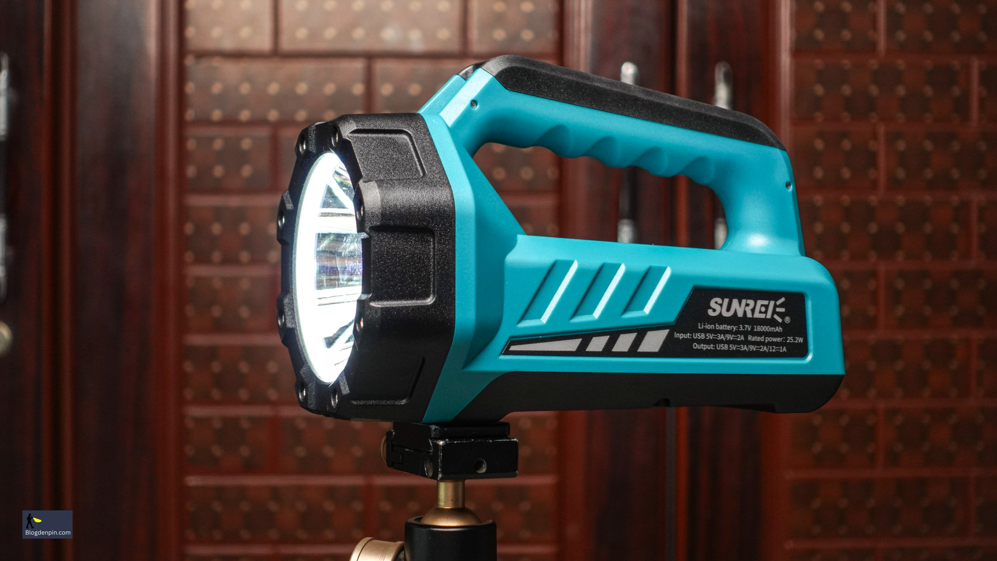 Den-pin-xach-tay-da-nang-SUNREI-TZ1600-1600-Lumens-_Sunrei TZ1600-3.jpg