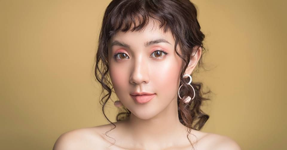 ĐEO KÍNH ÁP TRÒNG MÀU KHÔNG THOẢI MÁI? HƯỚNG DẪN CÁCH XỬ LÝ AN TOÀN