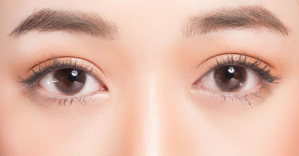 KÍNH ÁP TRÒNG VÀ KÍNH GỌNG: ĐÂU LÀ SỰ LỰA CHỌN PHÙ HỢP NHẤT VỚI BẠN?