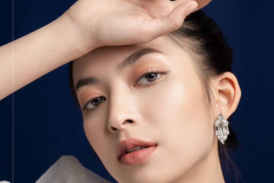 BẬT MÍ CÁCH CHỌN LENS MẮT MÀU XÁM CHUẨN ĐẸP