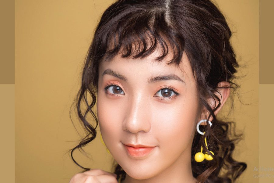 Đeo lens màu xám tro nên trang điểm theo phong cách nào?