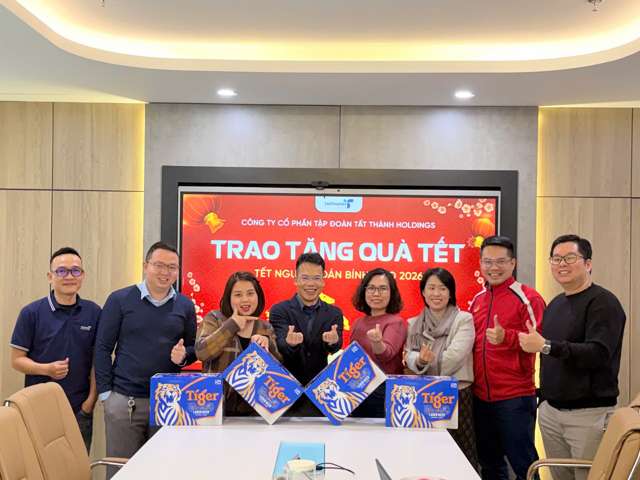 Tất Thành Holdings Trao Quà Tết Nguyên Đán Bính Ngọ 2026 – Gắn Kết Tình Thân, Lan Tỏa Giá Trị Tri Ân