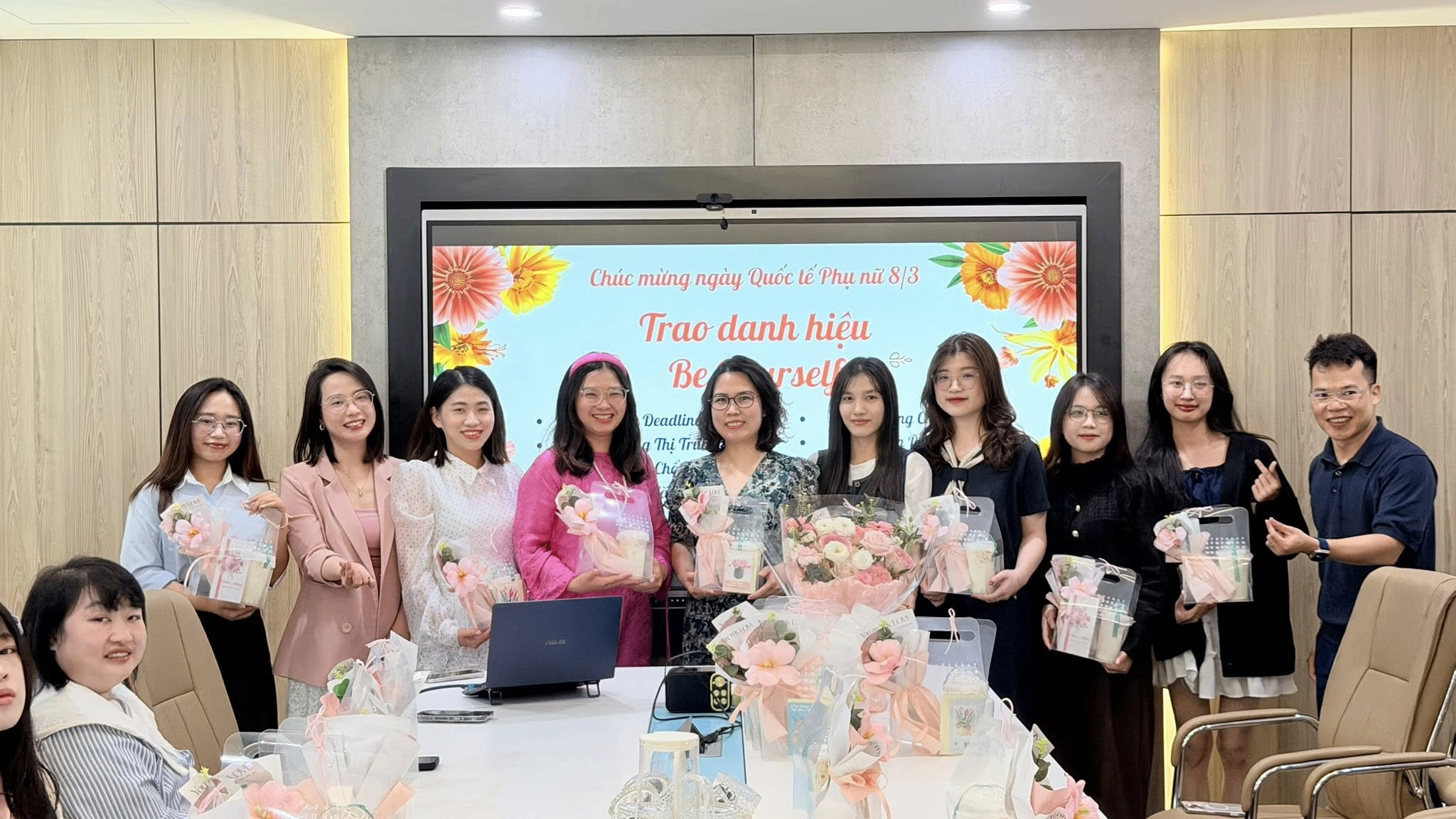 Tat-Thanh-Holdings-Ron-Rang-Chao-Mung-Quoc-Te-Phu-Nu-8-3-1.png
