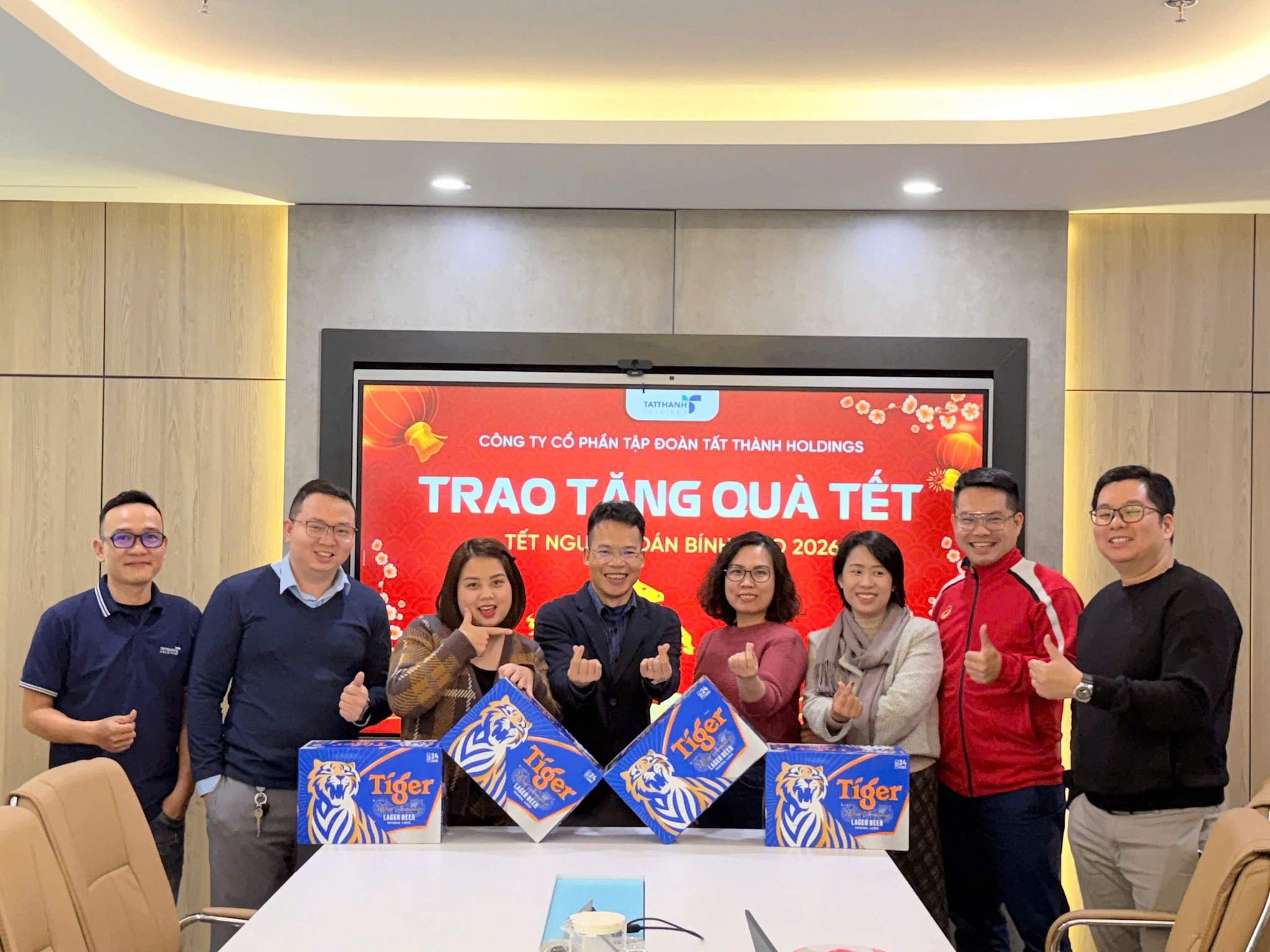 Tat-Thanh-Holdings-Trao-Qua-Tet-Nguyen-Dan-Binh-Ngo-2026-Gan-Ket-Tinh-Than-Lan-Toa-Gia-Tri-Tri-An.png