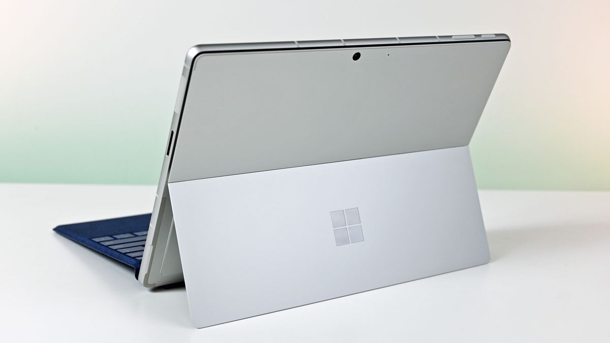 Surface Pro 9 (2023) - 5G LTE, Like new 99% | SQ3 - 16GB RAM