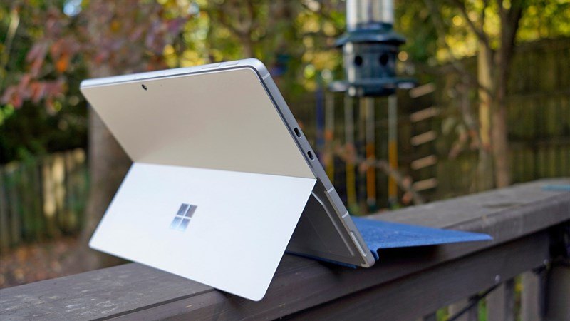 Surface Pro 9 (2023) - 5G LTE, Like new 99% | SQ3 - 16GB RAM