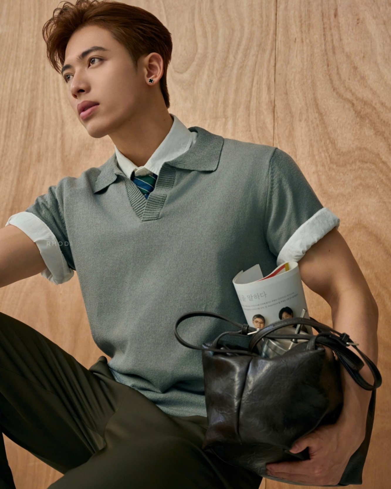 Pull dệt kim cổ V Y892 APO