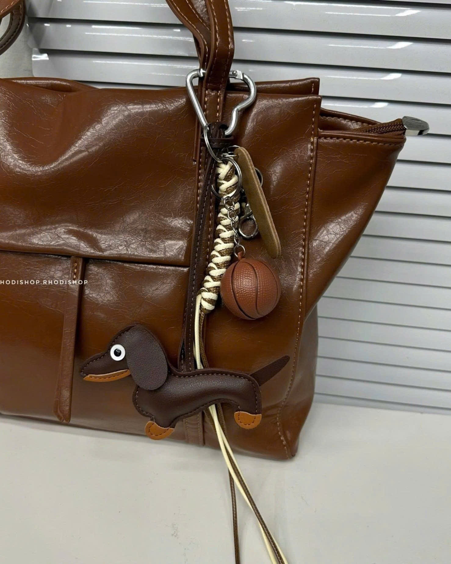 Móc keybag 2559 chó nâu đậm bóng rổ