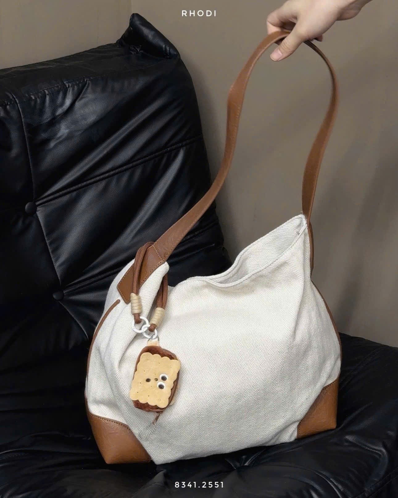 Móc keybag 2551 bánh quy vuông