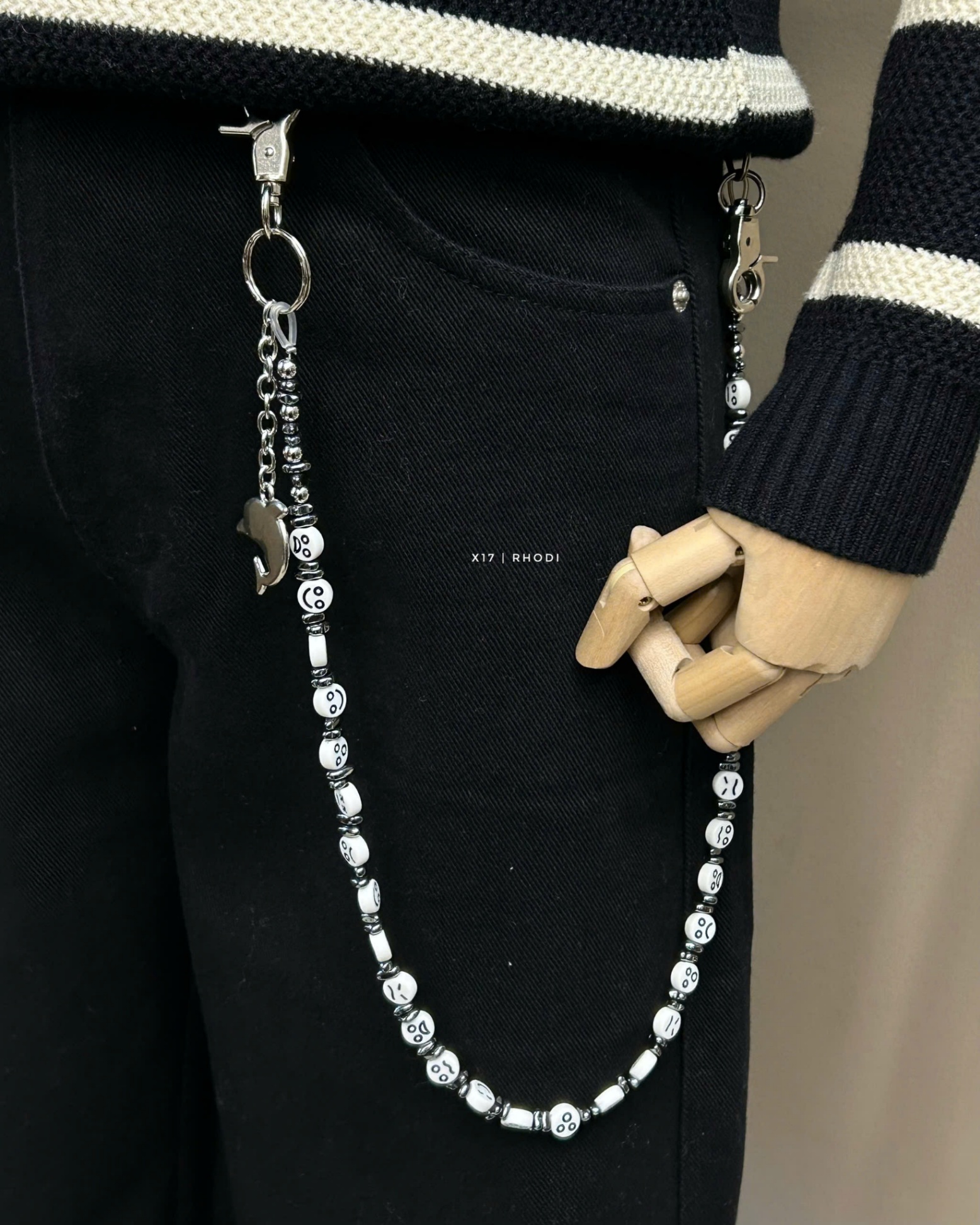 Xích đeo X17 mặt cười