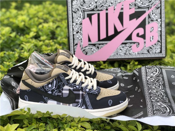 Đập hộp Nike SB Dunk Low Travis Scott