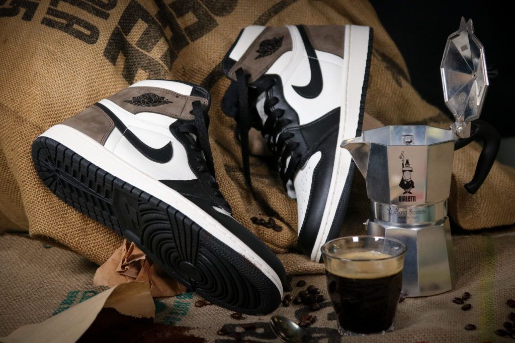 Phát sốt với "ly cà phê" Jordan 1 Dark Mocha độc lạ