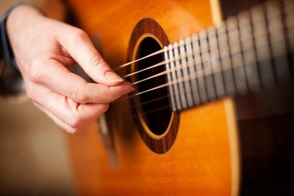 Tìm hiểu 5 điệu đàn guitar cho người mới tập chơi