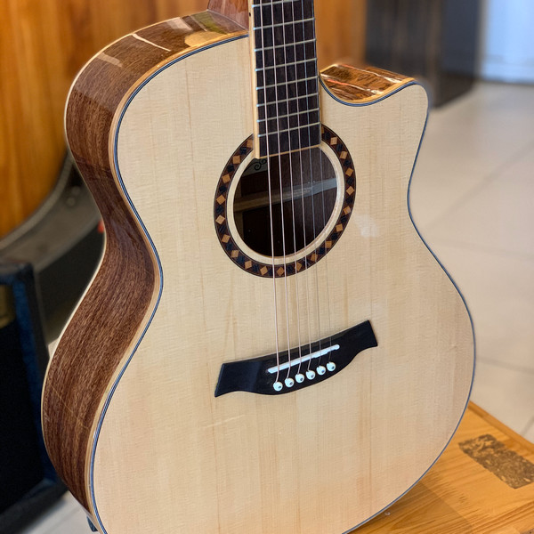 Mẫu đàn Guitar Acoustic tại Guitar Sao Mai