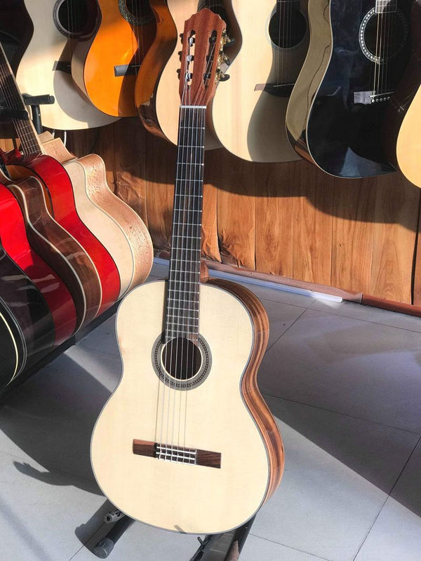 Mẫu đàn Classic Việt Tiệp tại Guitar Sao Mai