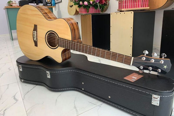 Mẫu GUITAR SAO MAI CUSTOM SHOP SA-04C