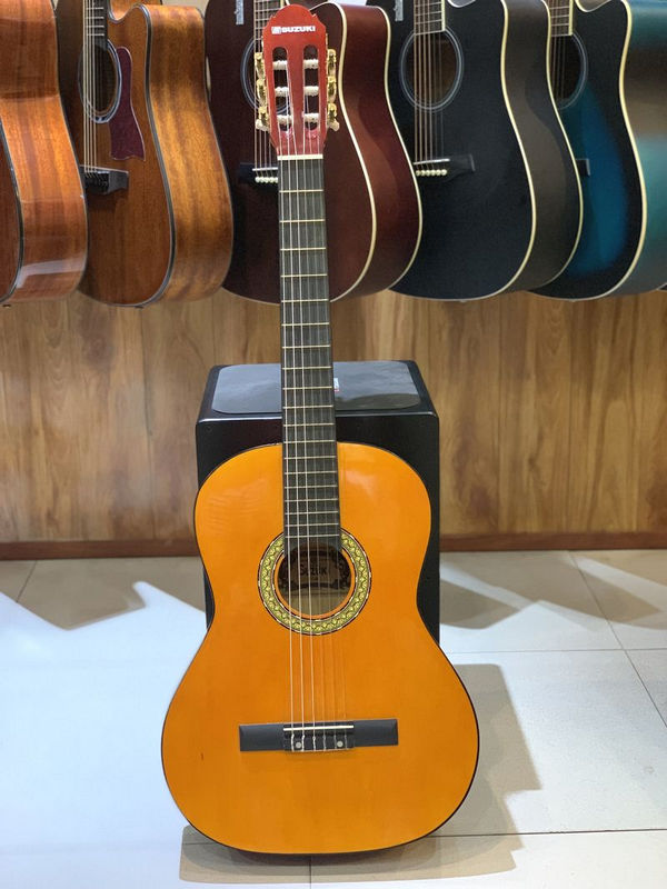 Đàn guitar classic Suzuki