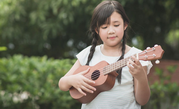 Đàn Ukulele được rất nhiều bạn trẻ yêu thích