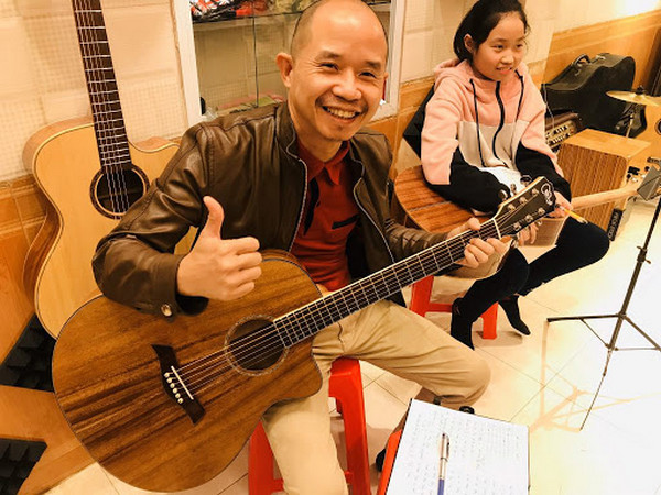 chi phí cho một khóa học đàn guitar cần bao nhiêu tiền