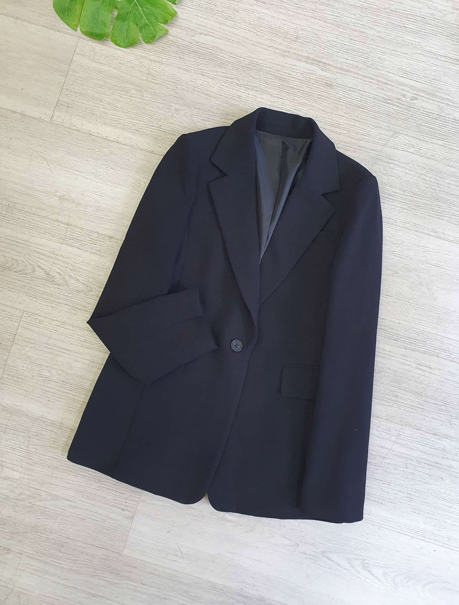 Áo blazer  dày dặn, dài tay, 1 cúc cài, 1 màu đen