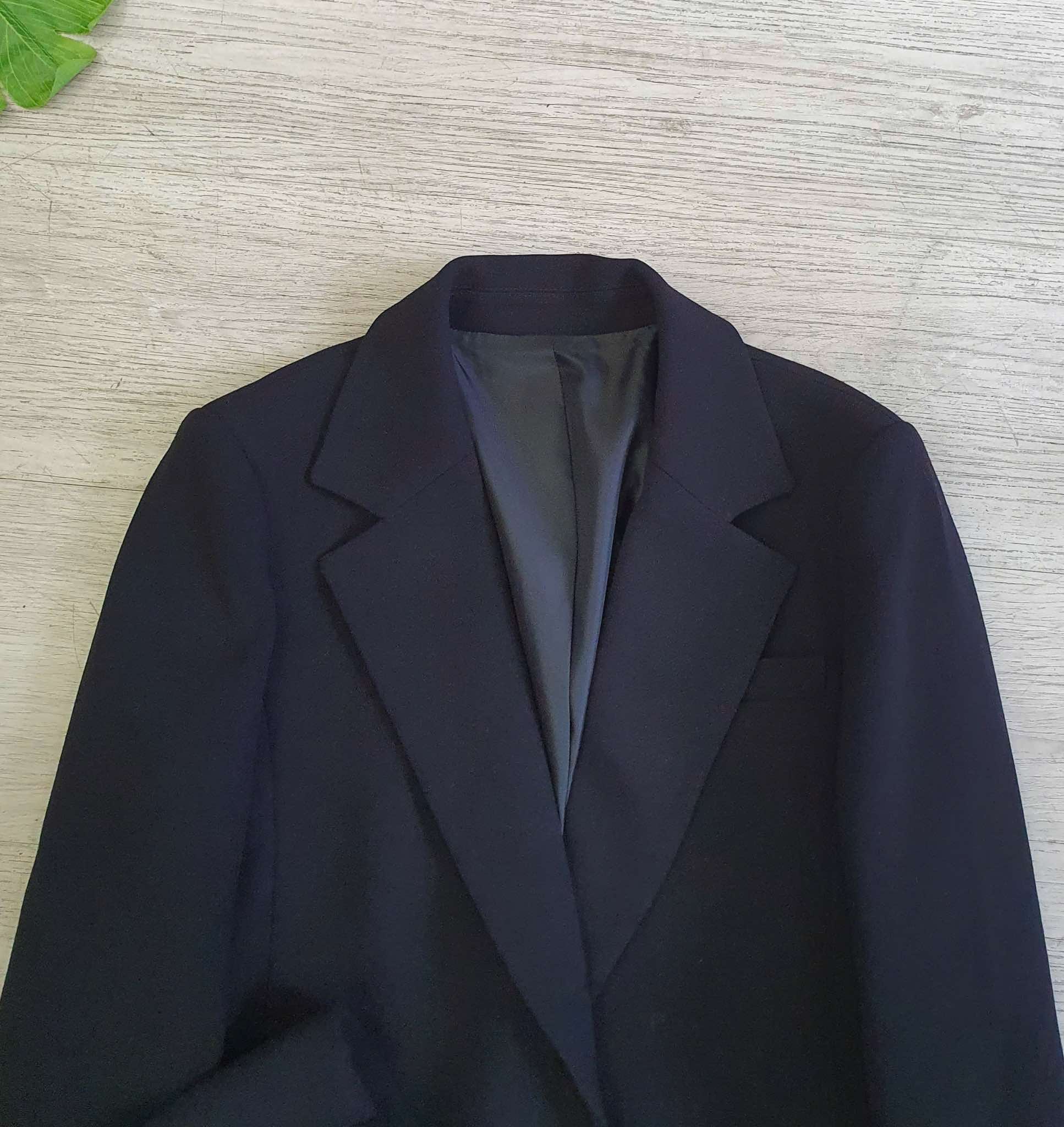 Áo blazer  dày dặn, dài tay, 1 cúc cài, 1 màu đen