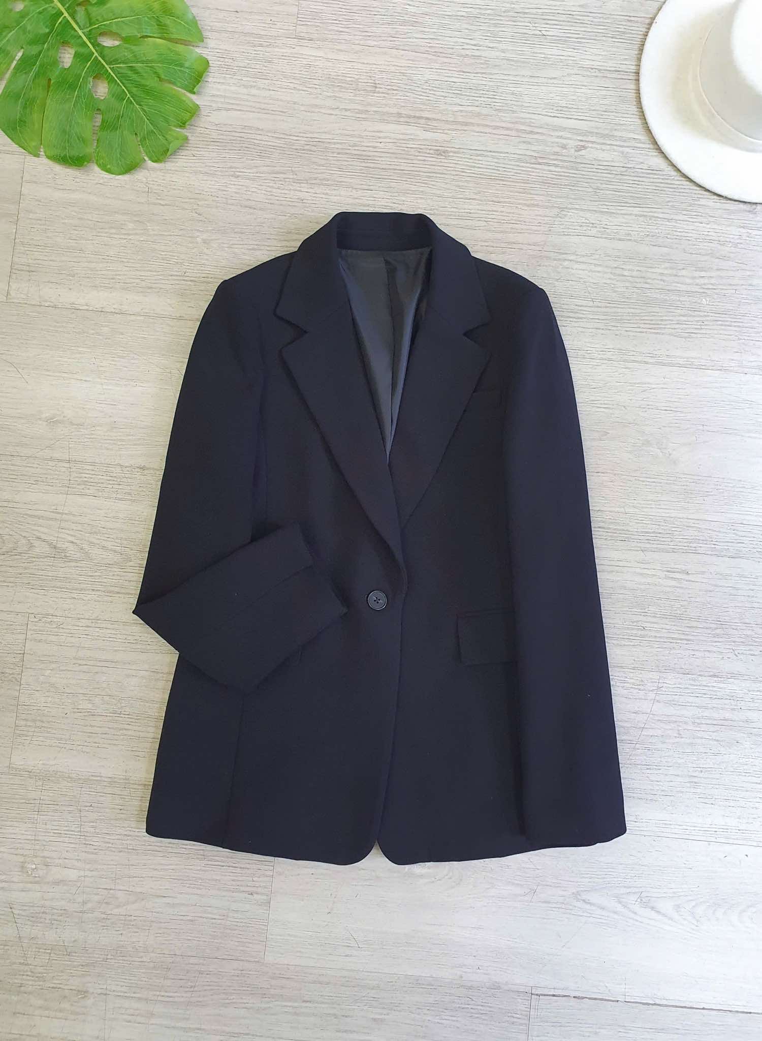 Áo blazer  dày dặn, dài tay, 1 cúc cài, 1 màu đen