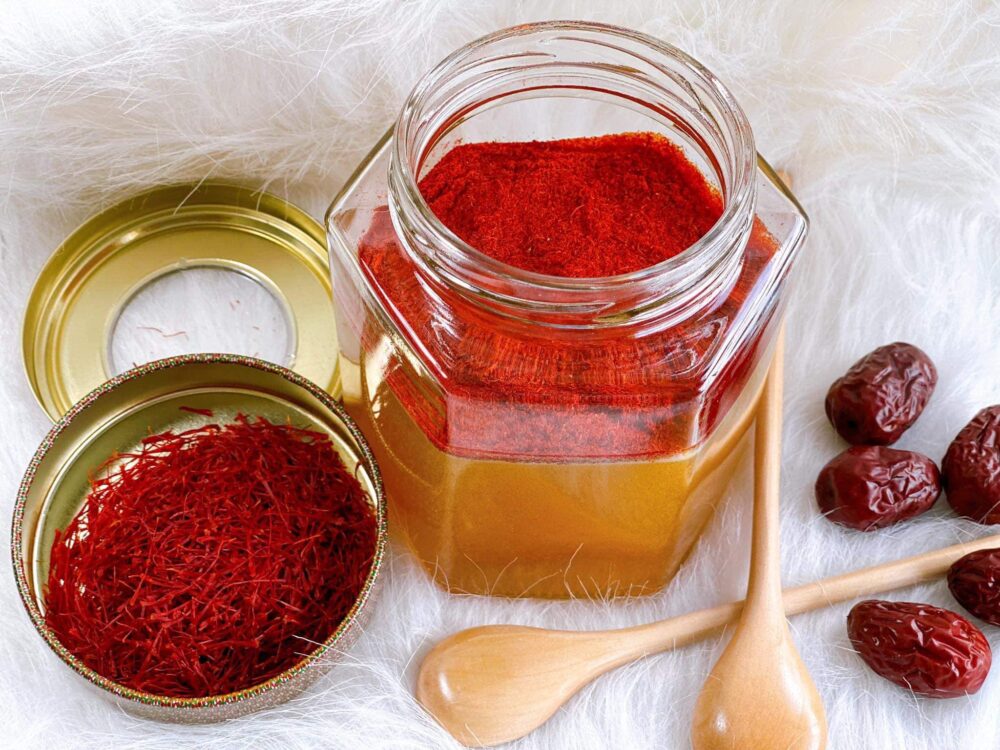 Cách ngâm saffron với mật ong đơn giản