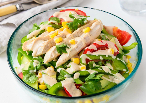 Trộn salad bằng tỏi và mật ong