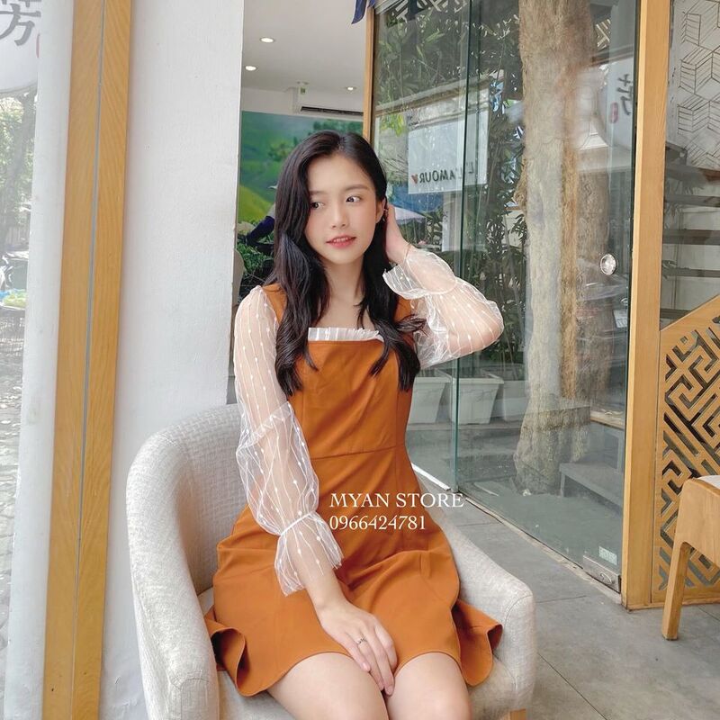 Váy cổ vuông phối tay ren