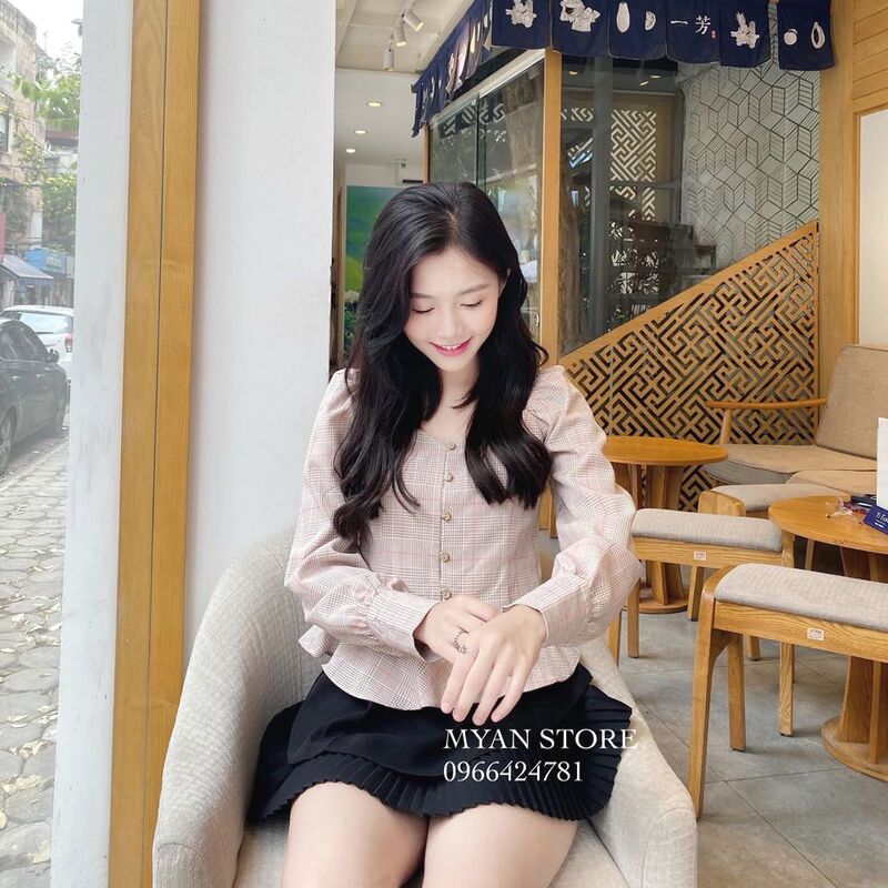 Áo cổ vuông kẻ nâu 5 cúc