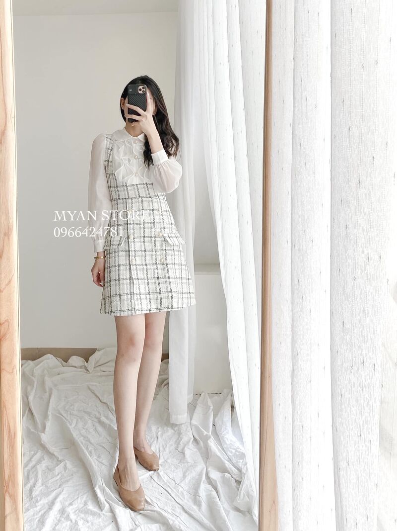 Váy dạ kẻ đen phối tay ren