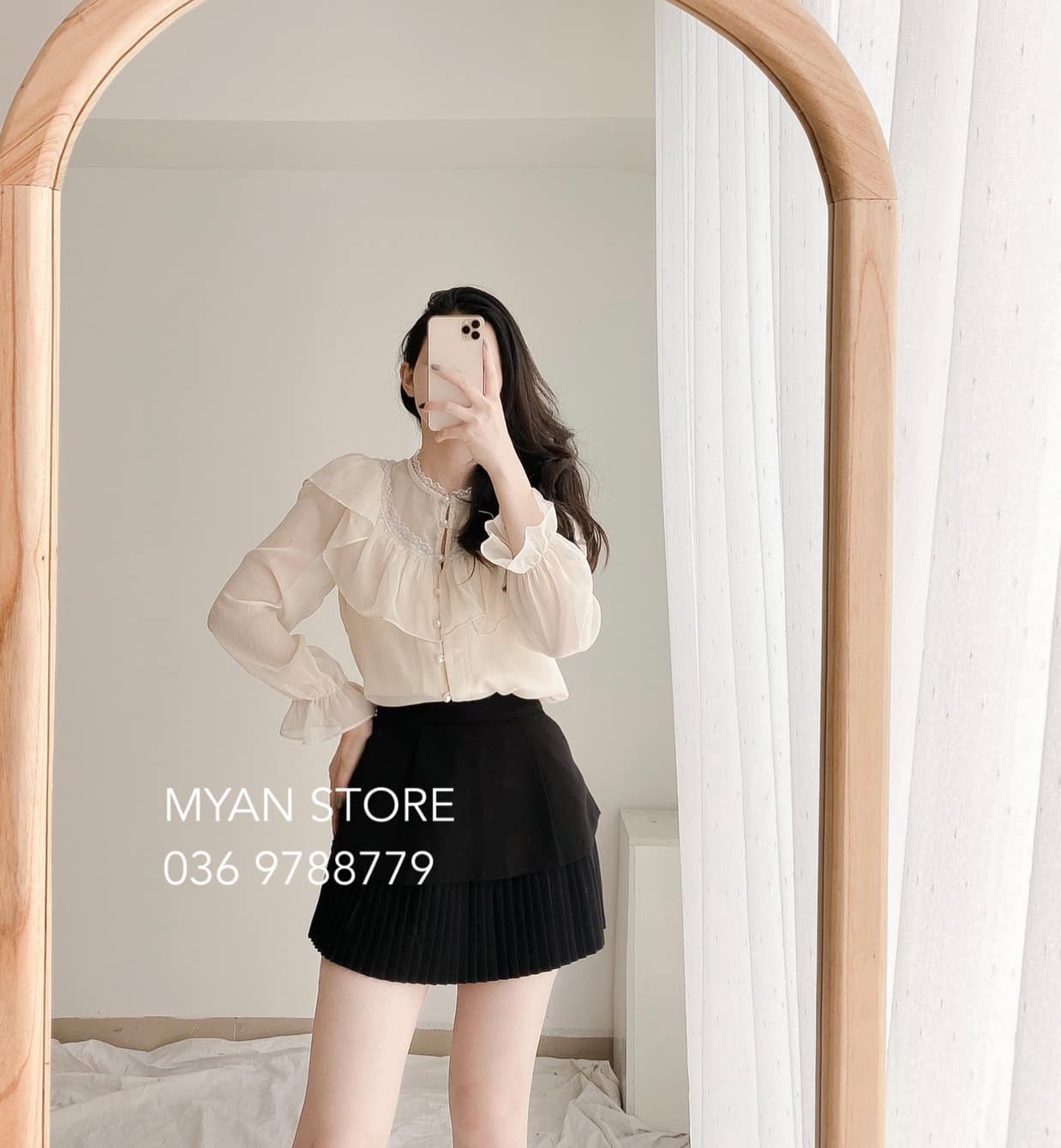 Áo tơ bèo yếm phối ren khuyết ngực