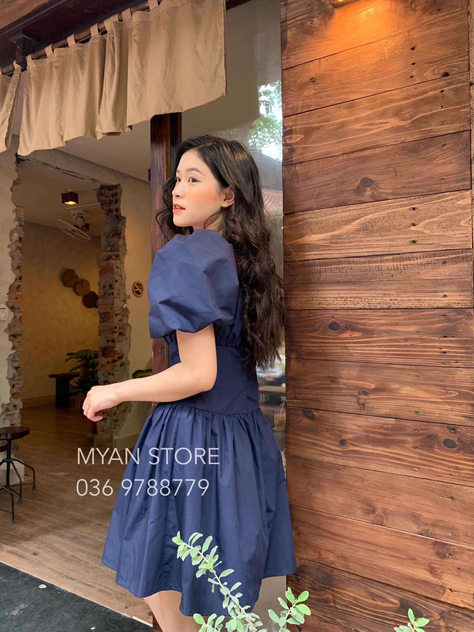 Váy cổ vuông nhún ngực tay bồng