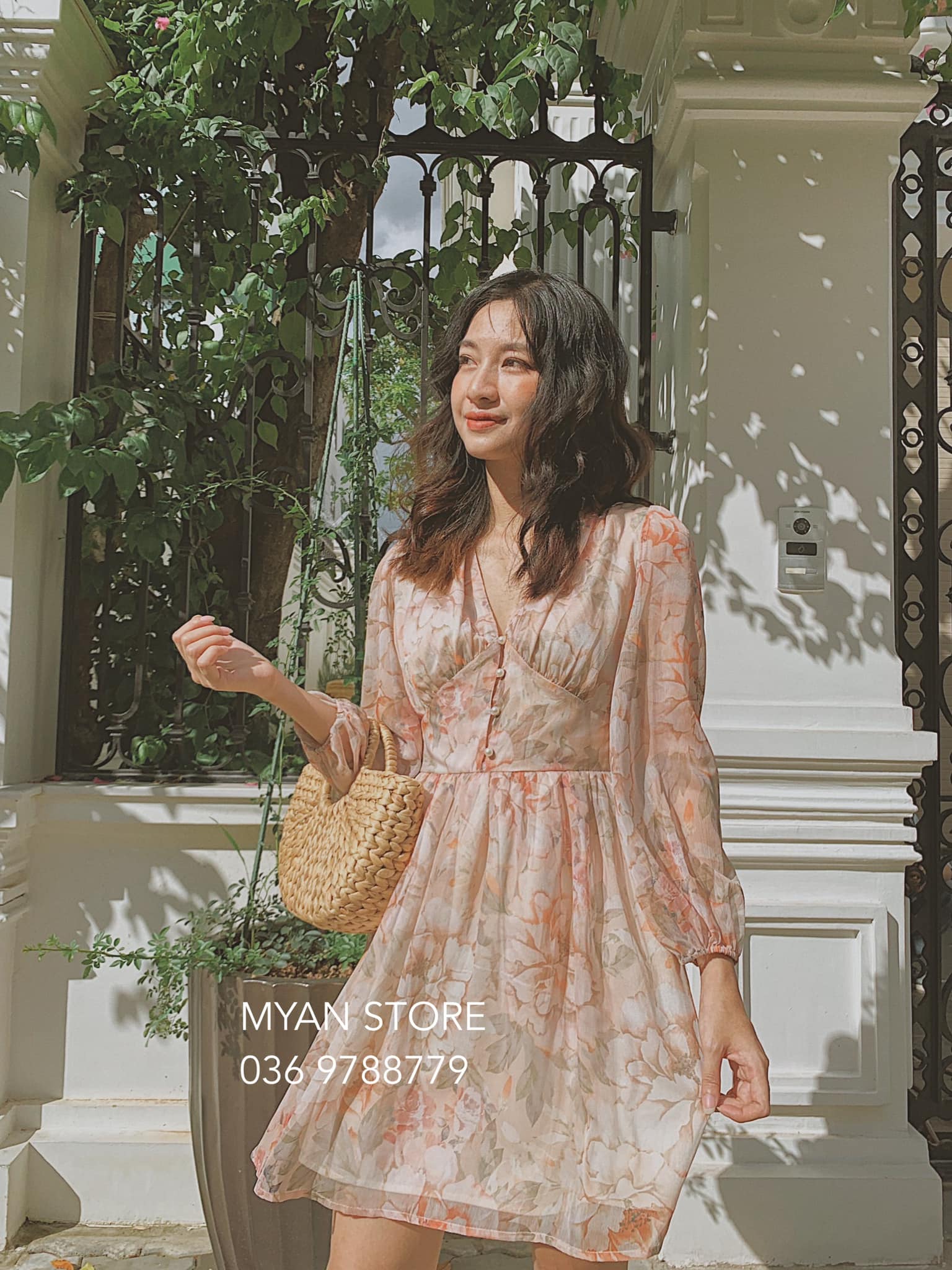 Váy voan hoa khuyết ngực chun tay