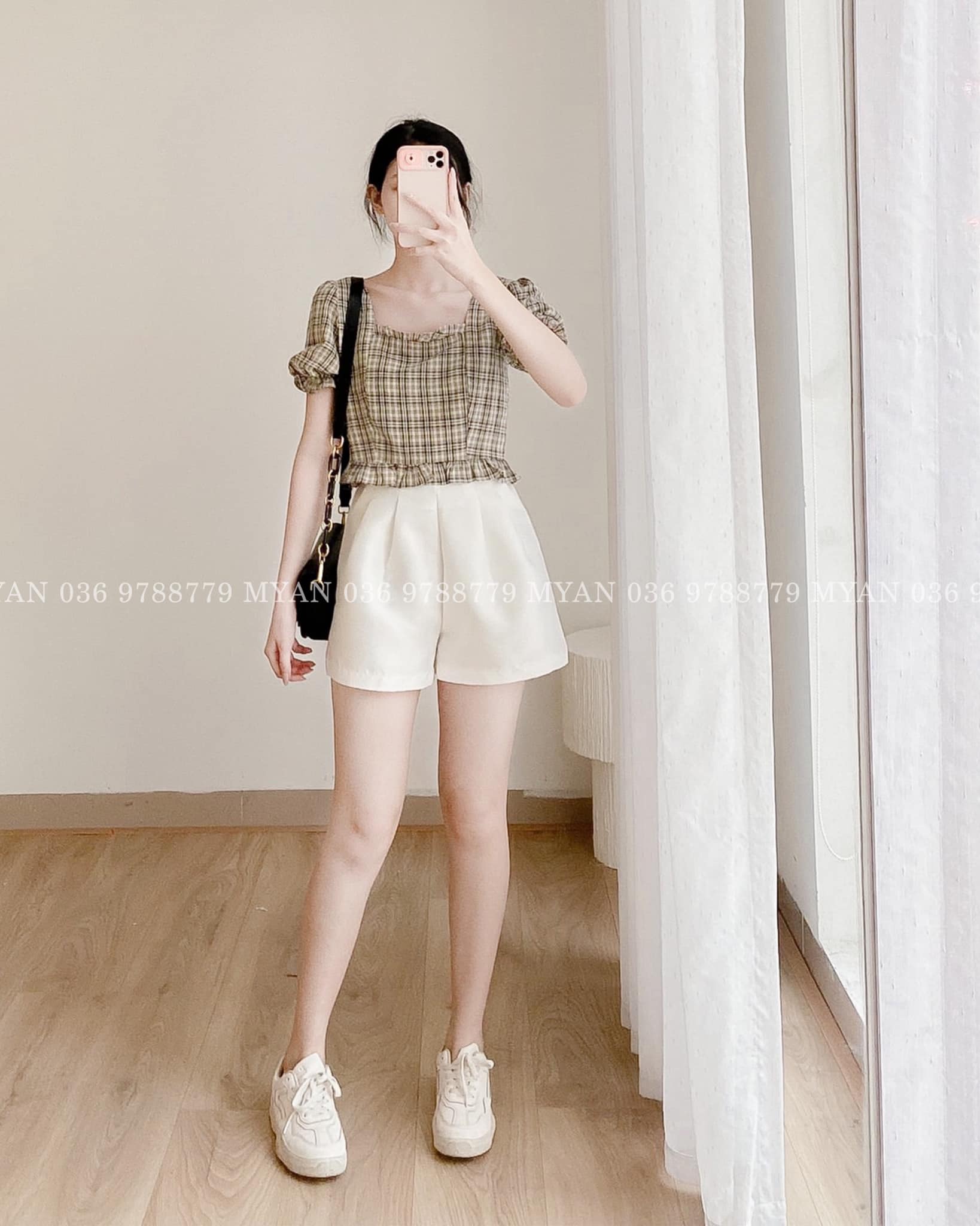 Áo croptop kẻ cổ vuông