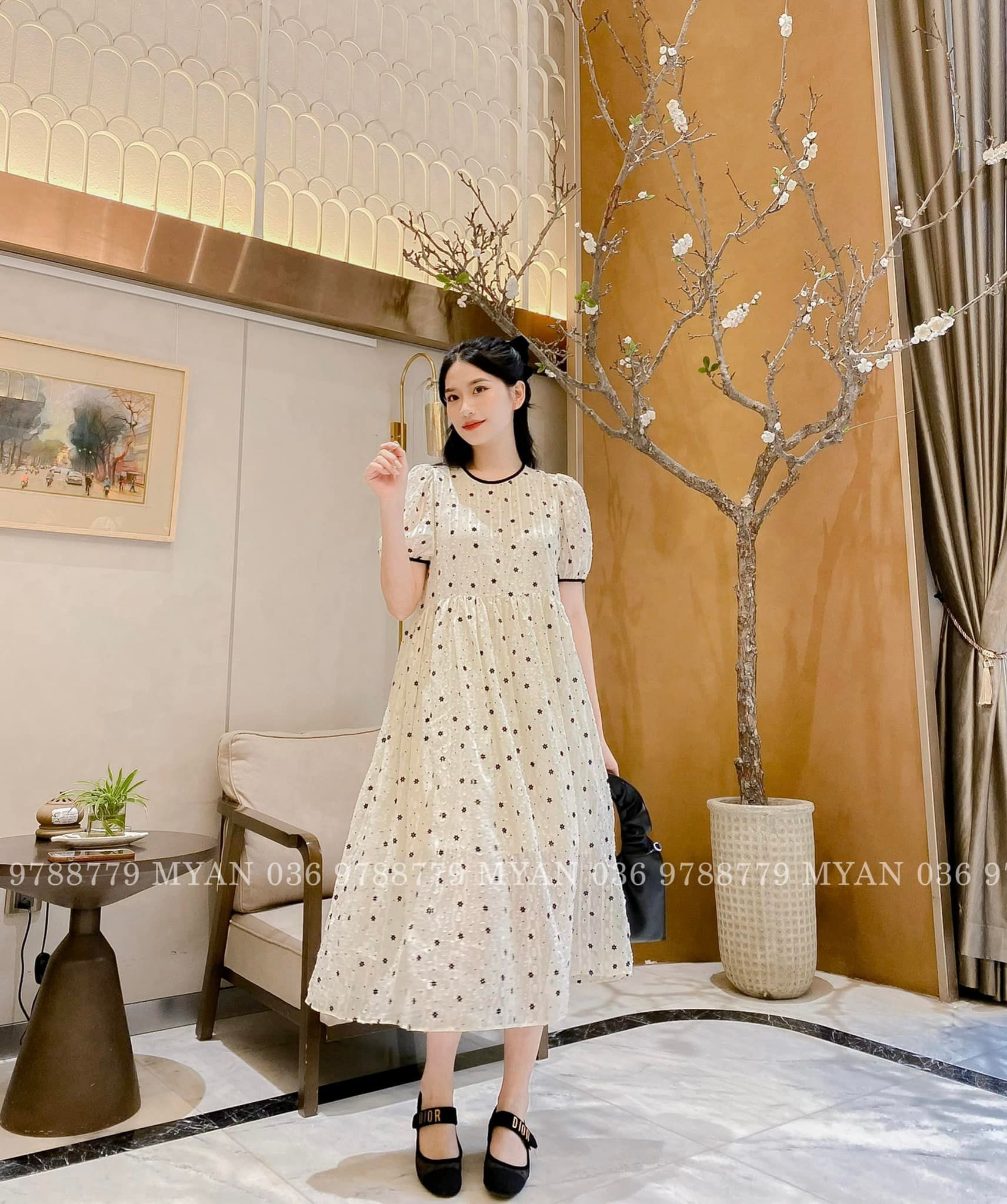 Váy babydoll hoa đen phối viền