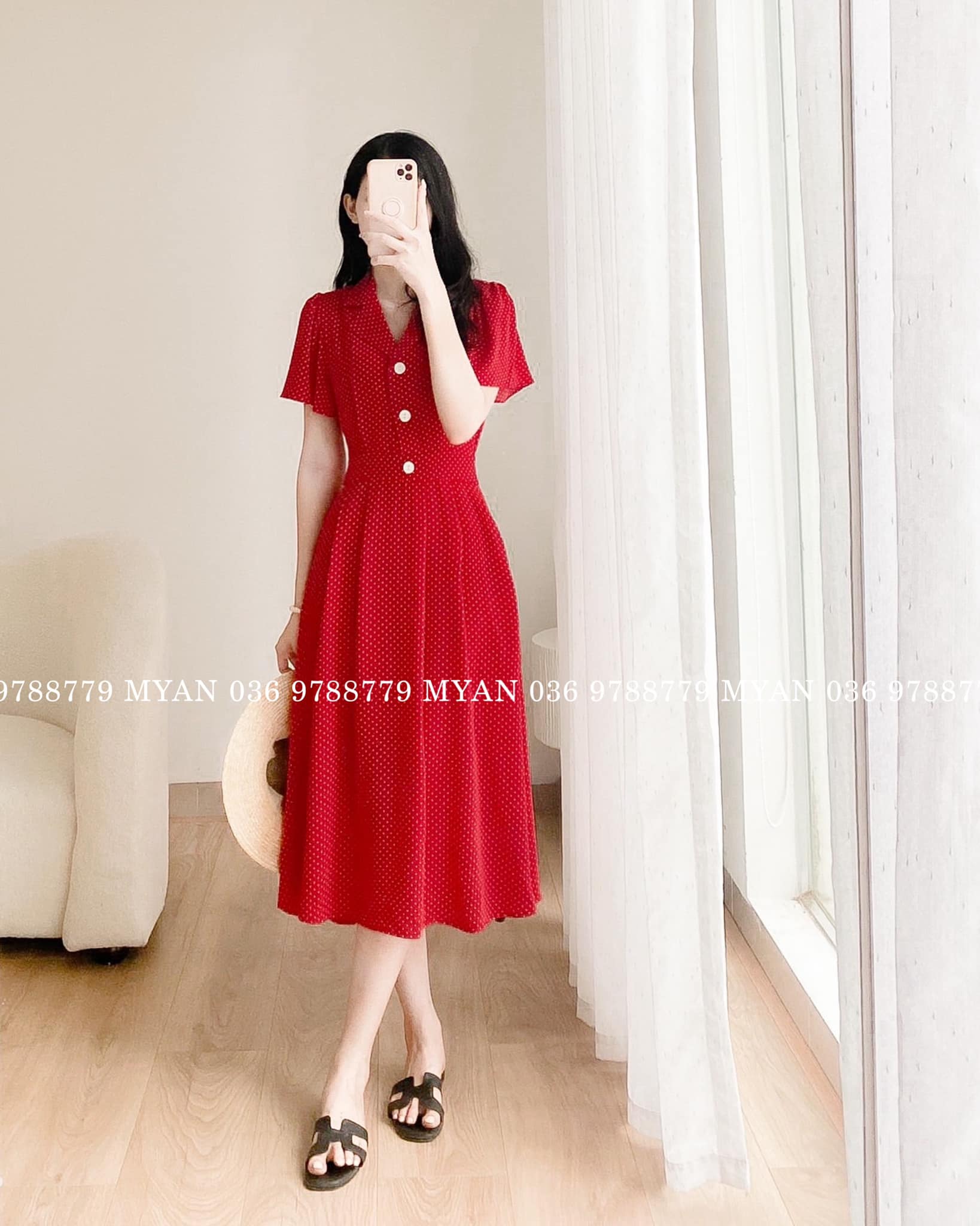 Váy chấm bi cổ vest,3 cúc