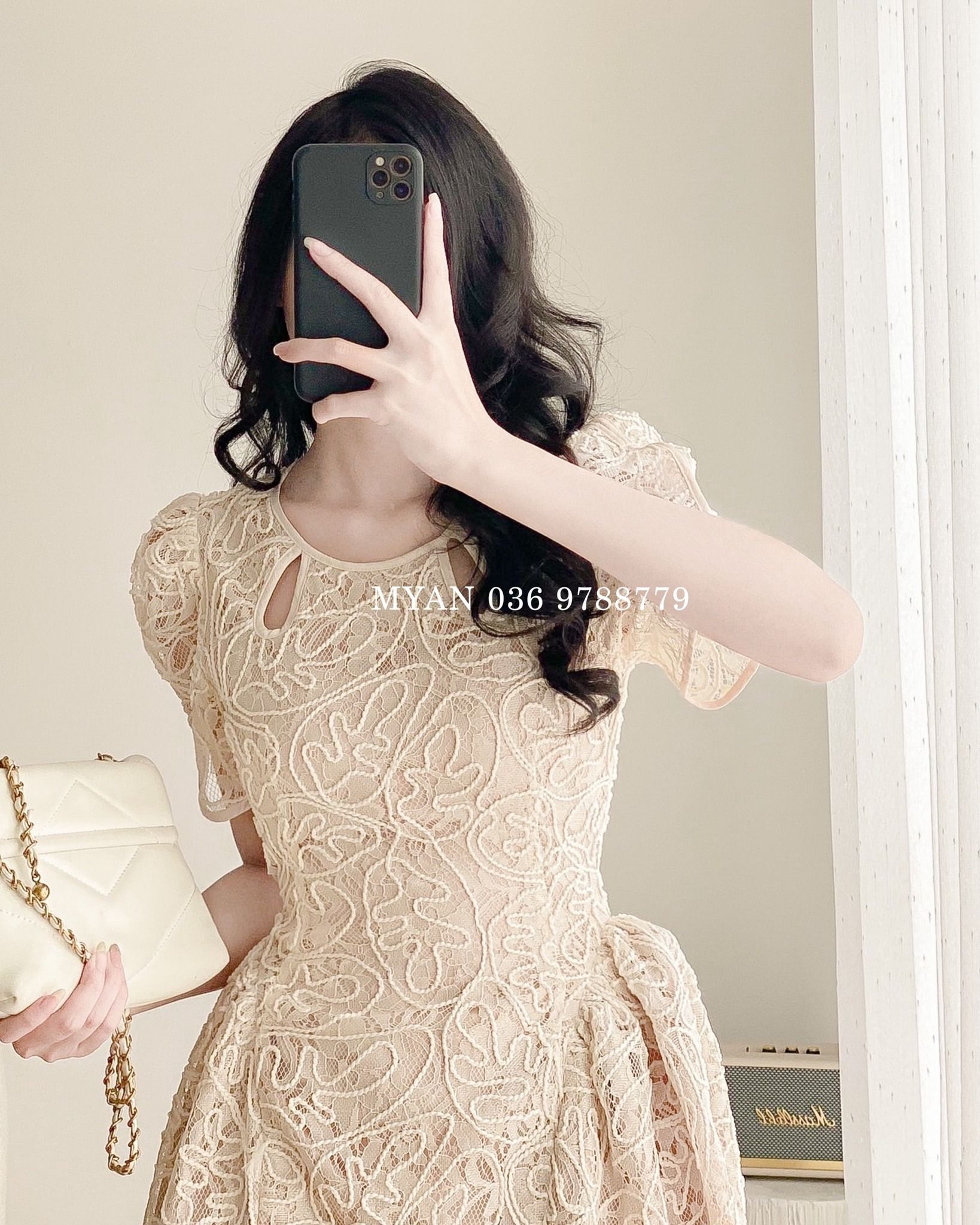 Váy ren vân nổi, cổ tròn khoét giọt lệ tay bồng