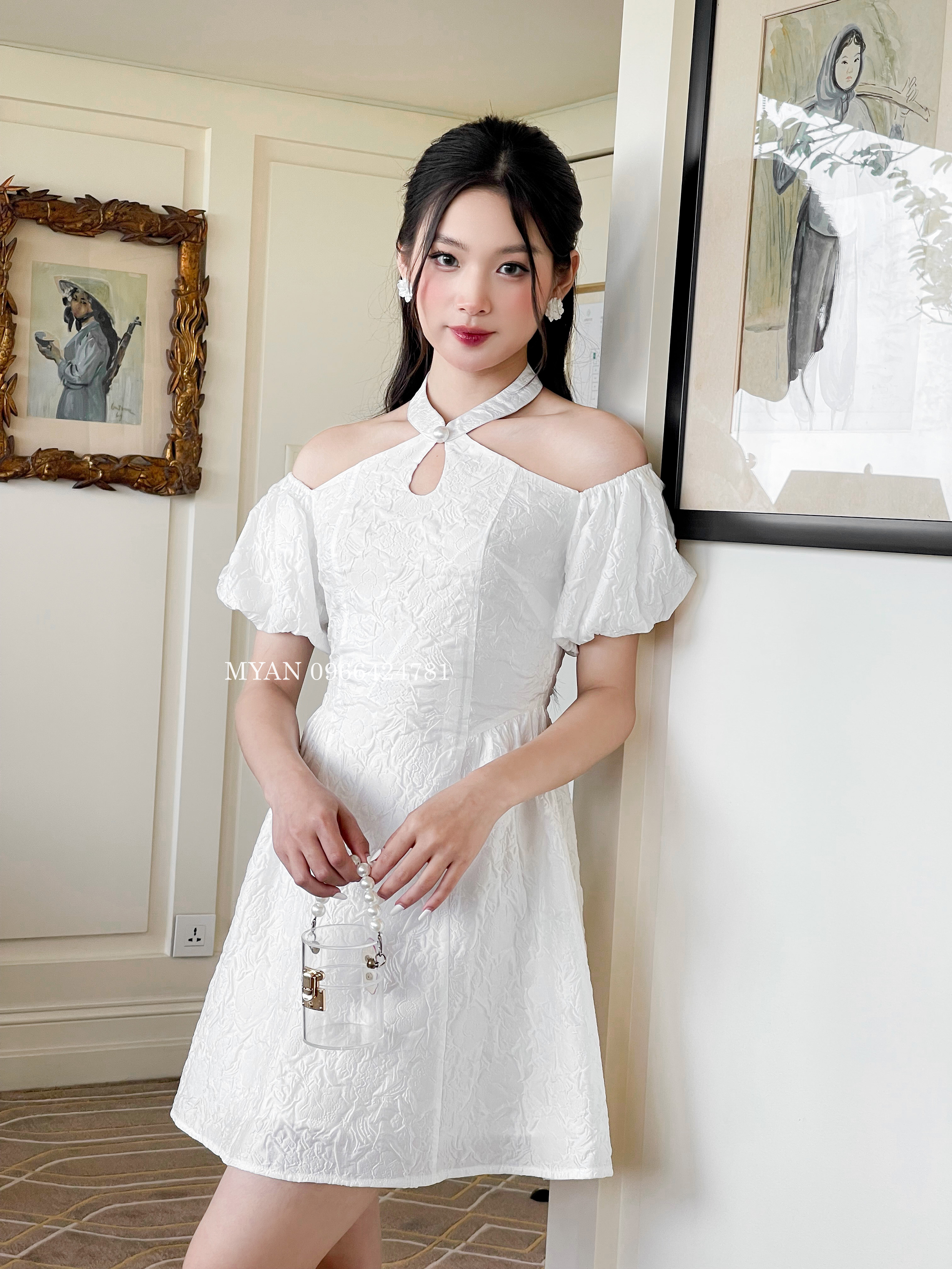 Váy xốp cổ yếm tay bồng