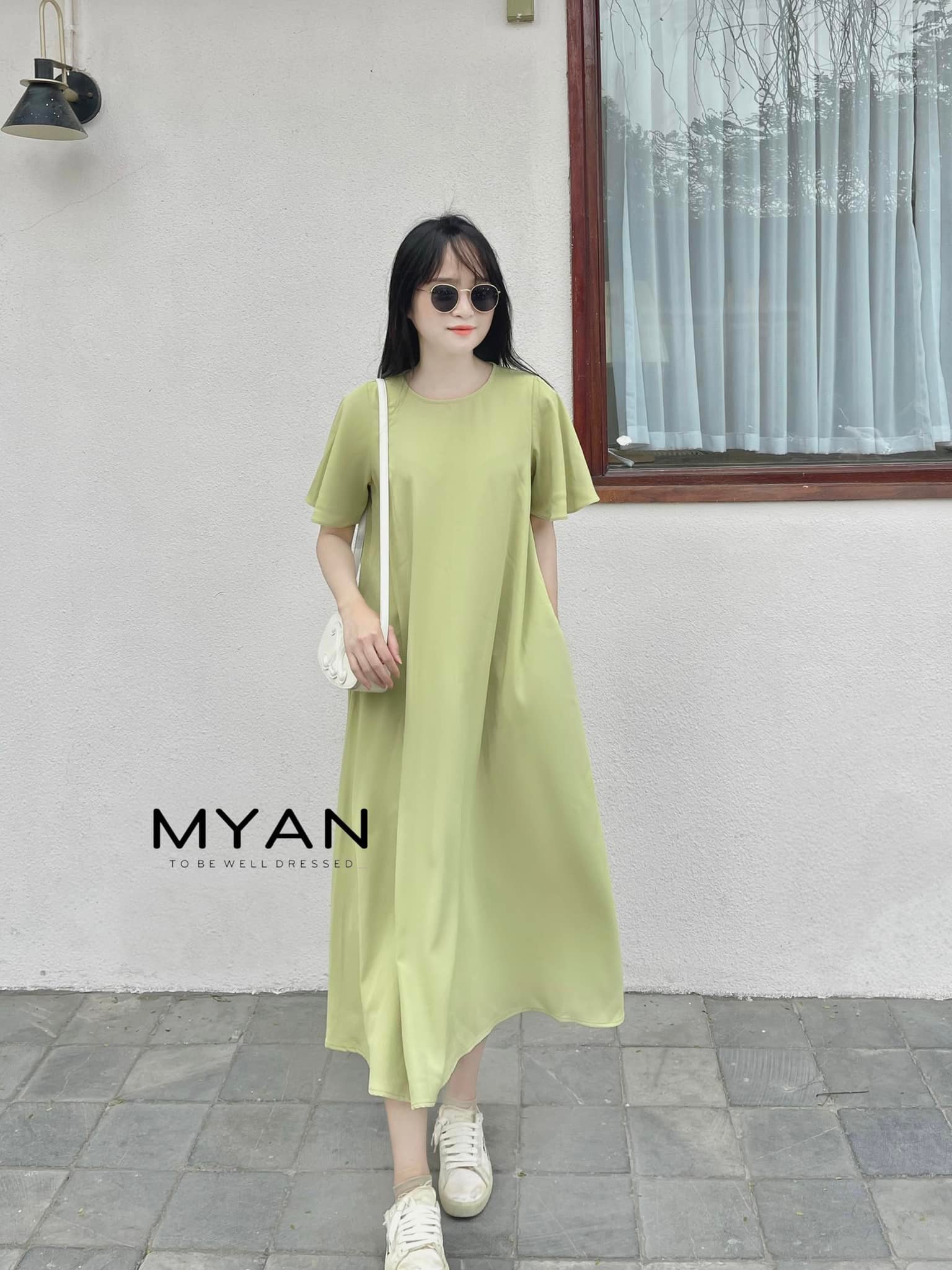 Váy suông cổ tròn tay xòe rủ