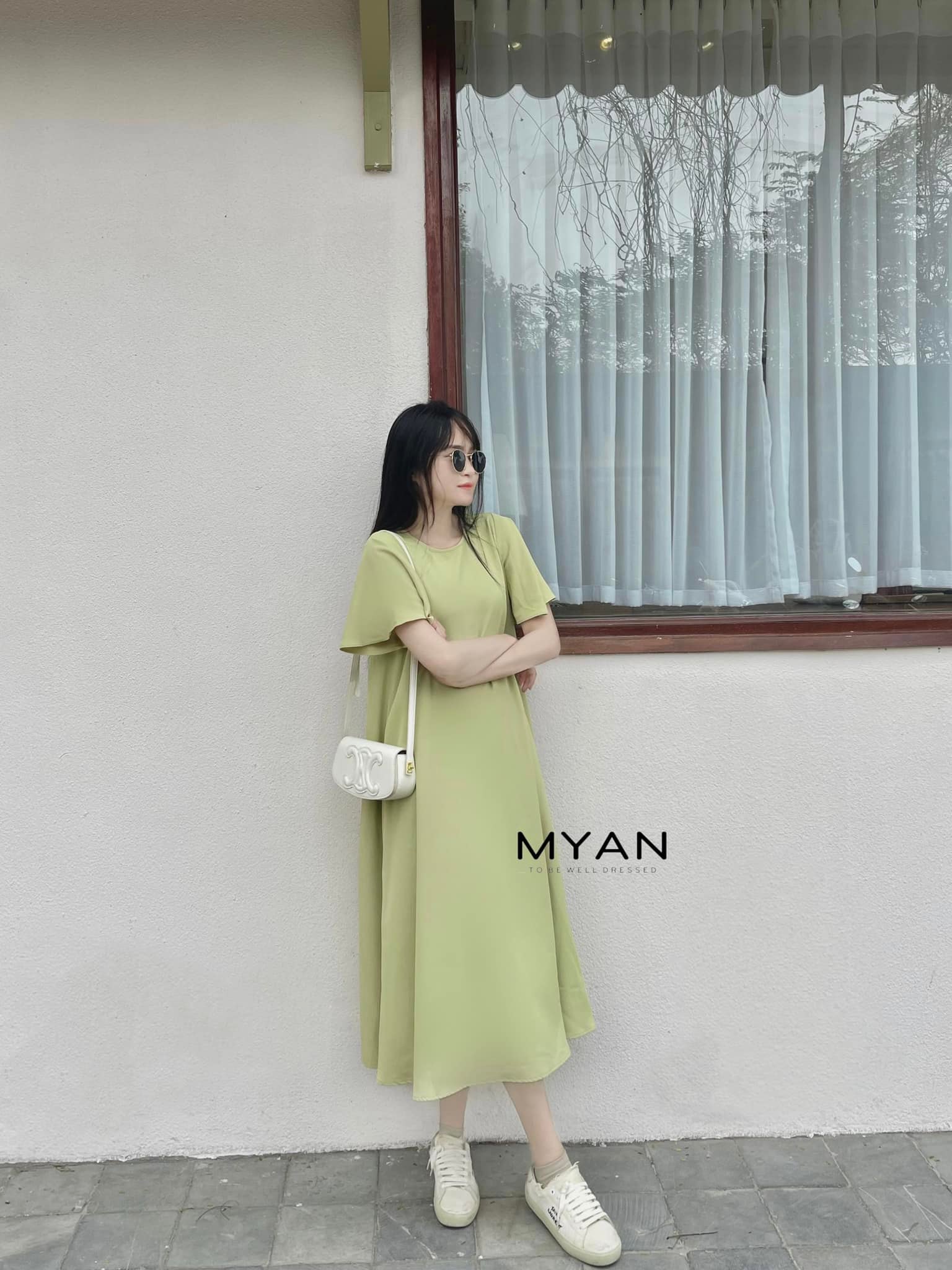 Váy suông cổ tròn tay xòe rủ