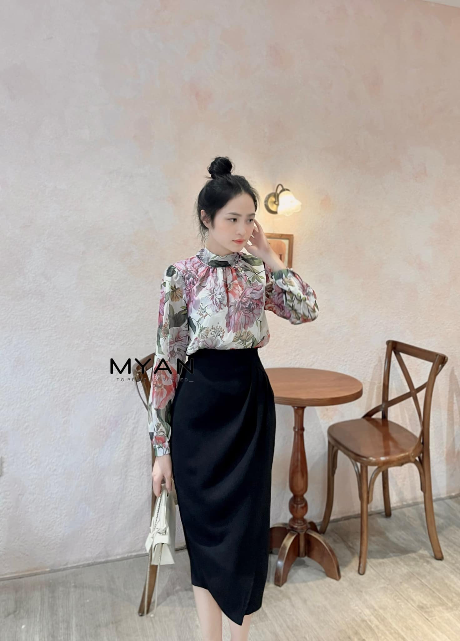 Chân váy bút chì xếp ly vạt chéo