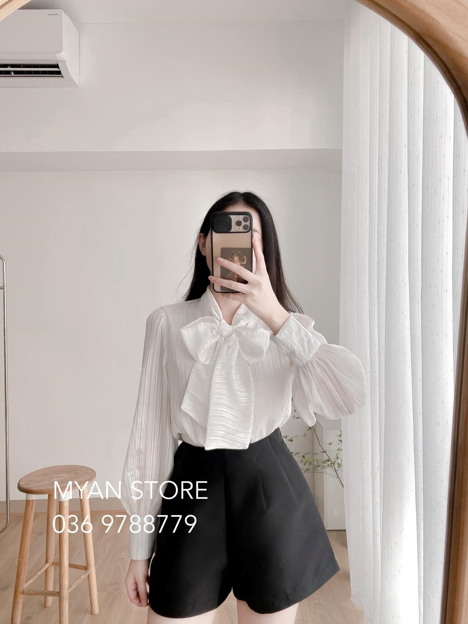 Áo tơ óng buộc nơ cổ