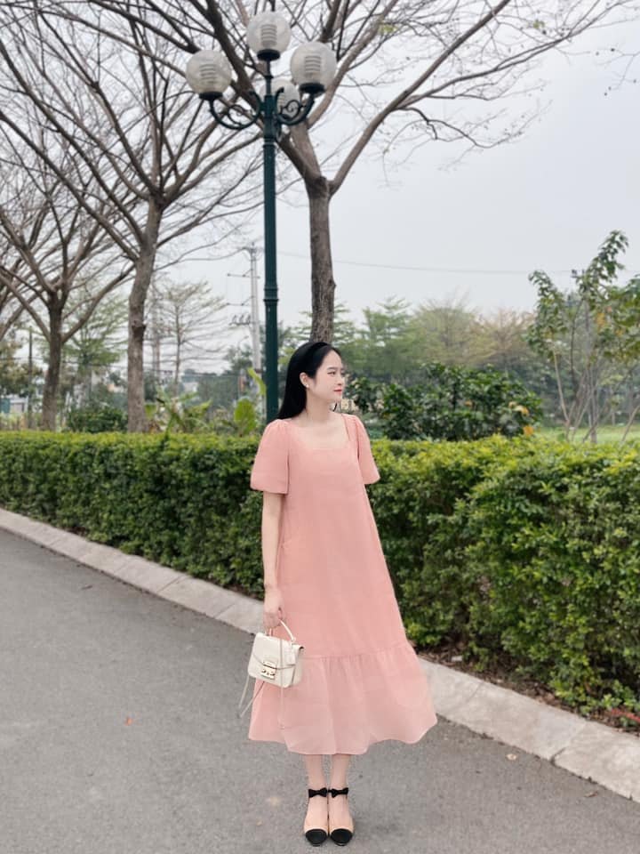 Váy suông cổ vuông tay chuông