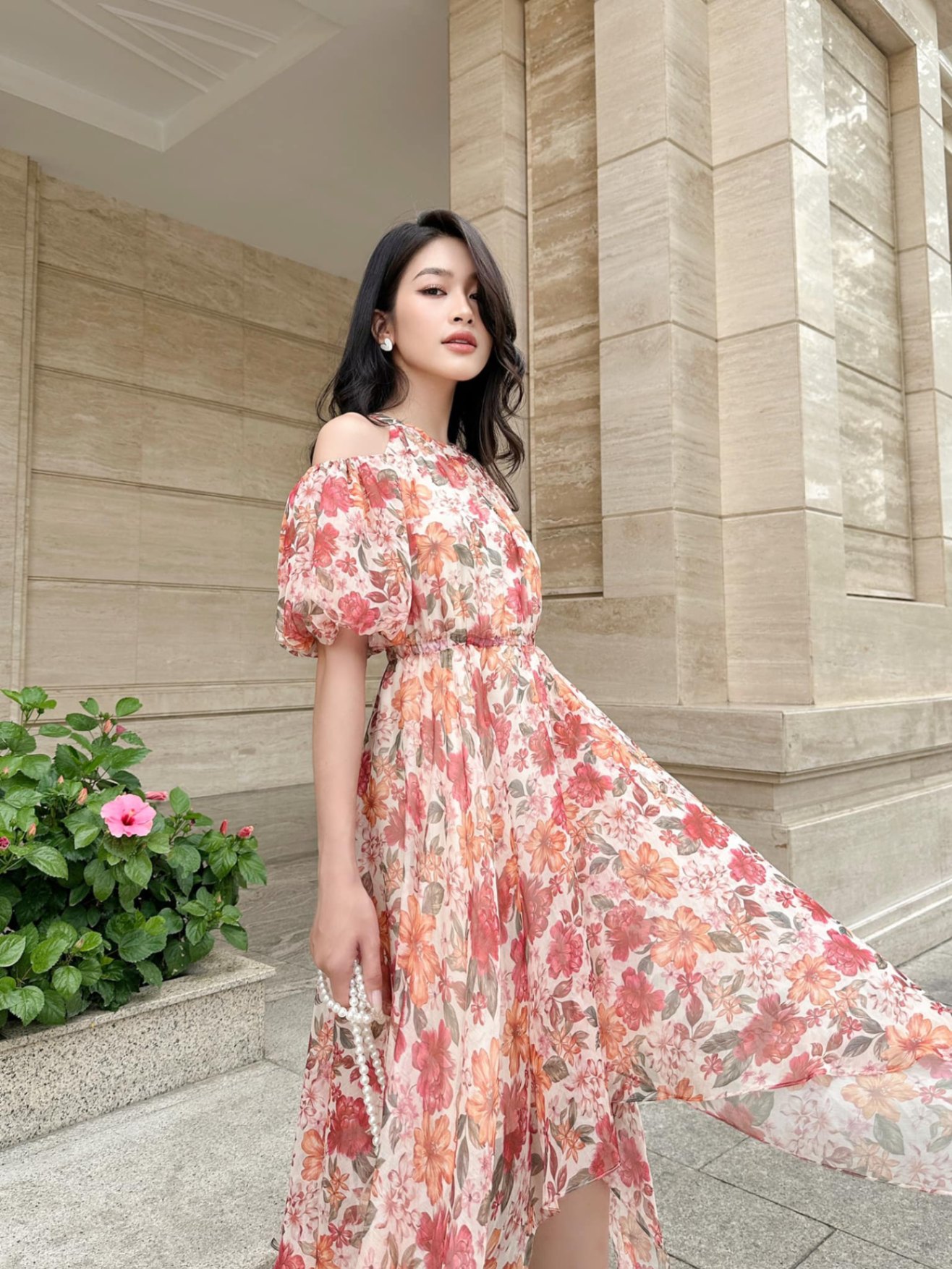 Váy hoa cổ yếm trễ vai