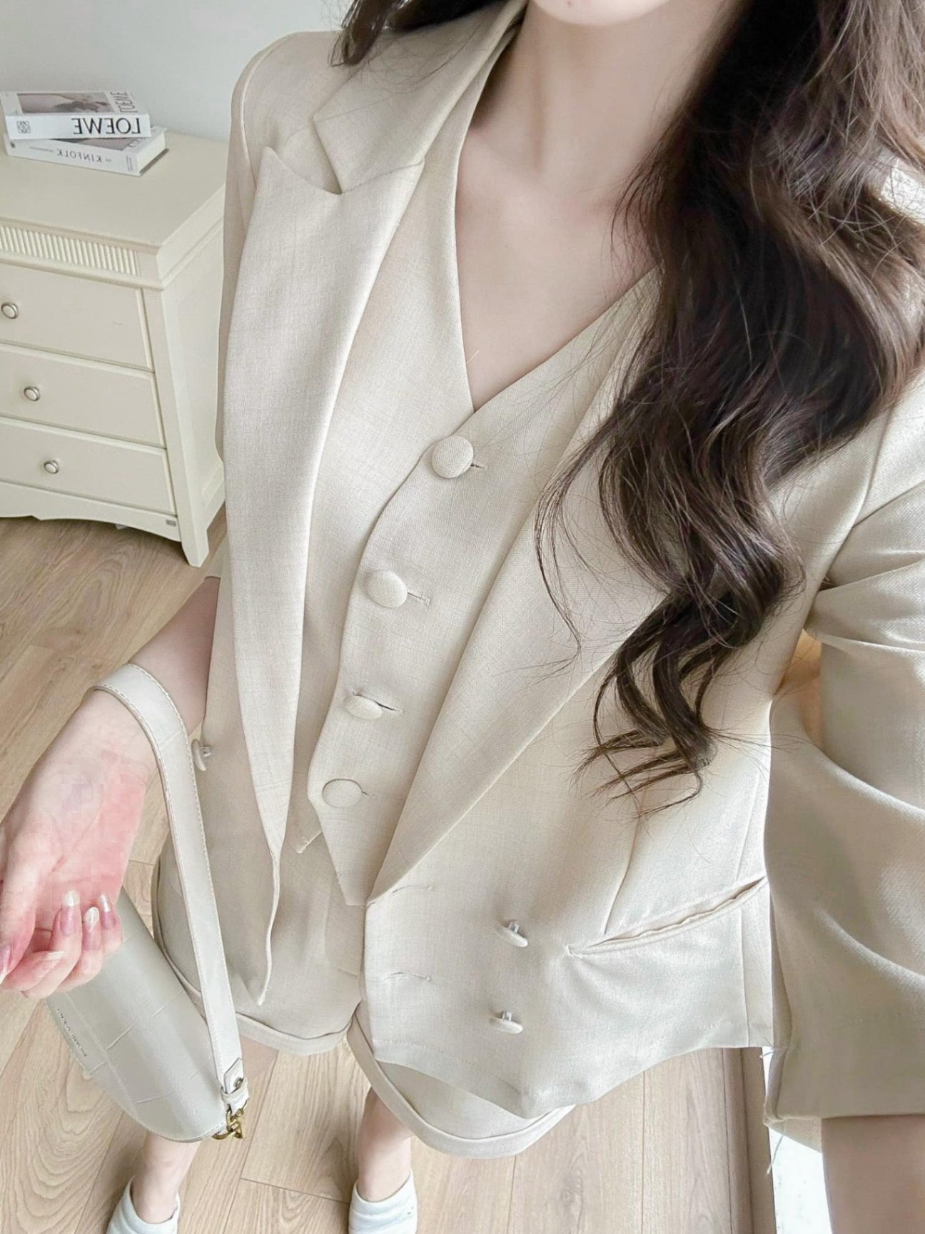 Áo blazer 2 túi cúc bọc( Giảm 75.000 khi mua thêm Áo gile mã Avn042303 + Quần sooc mã Qvn042301)
