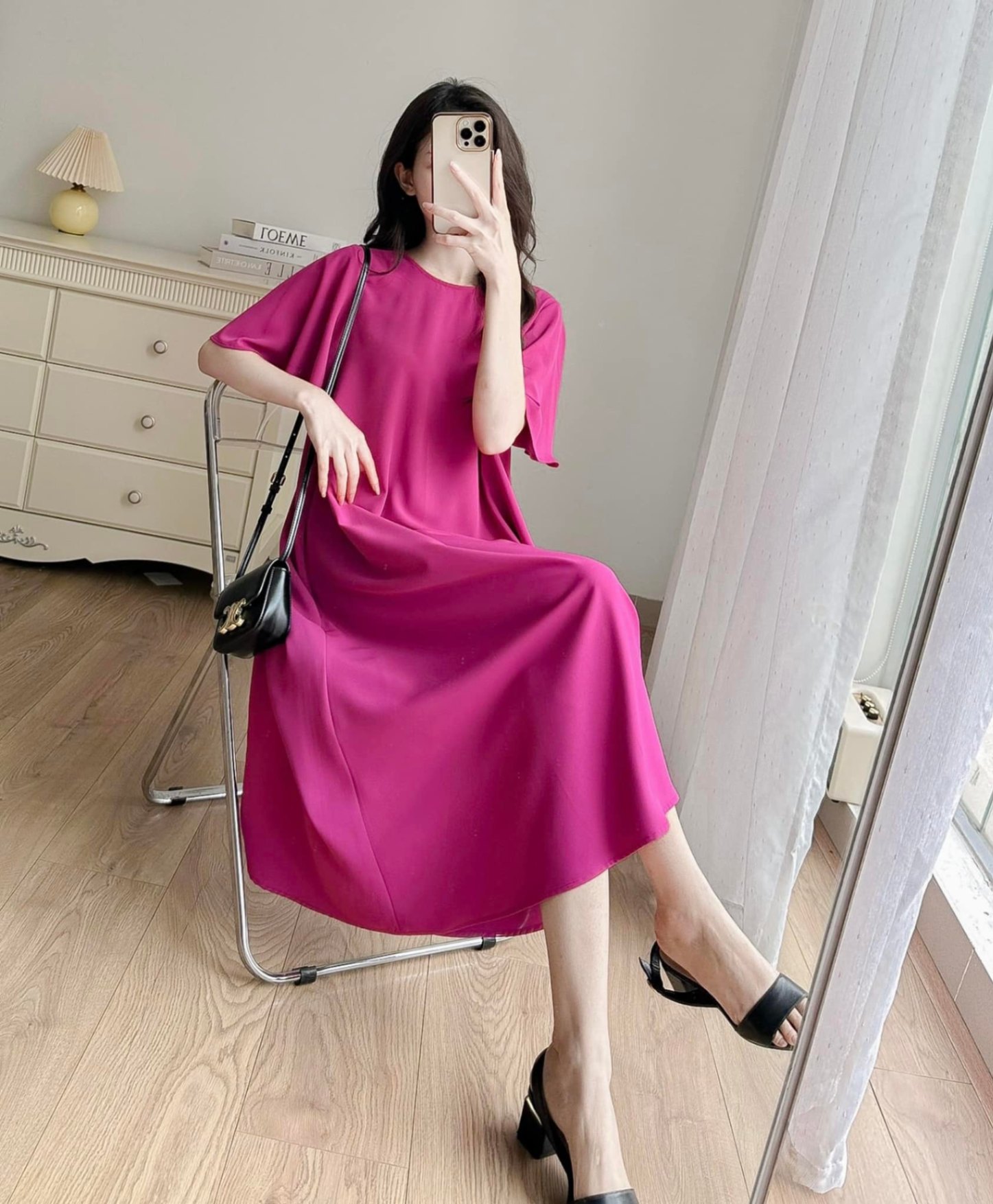 Váy suông cổ tròn tay xòe rủ