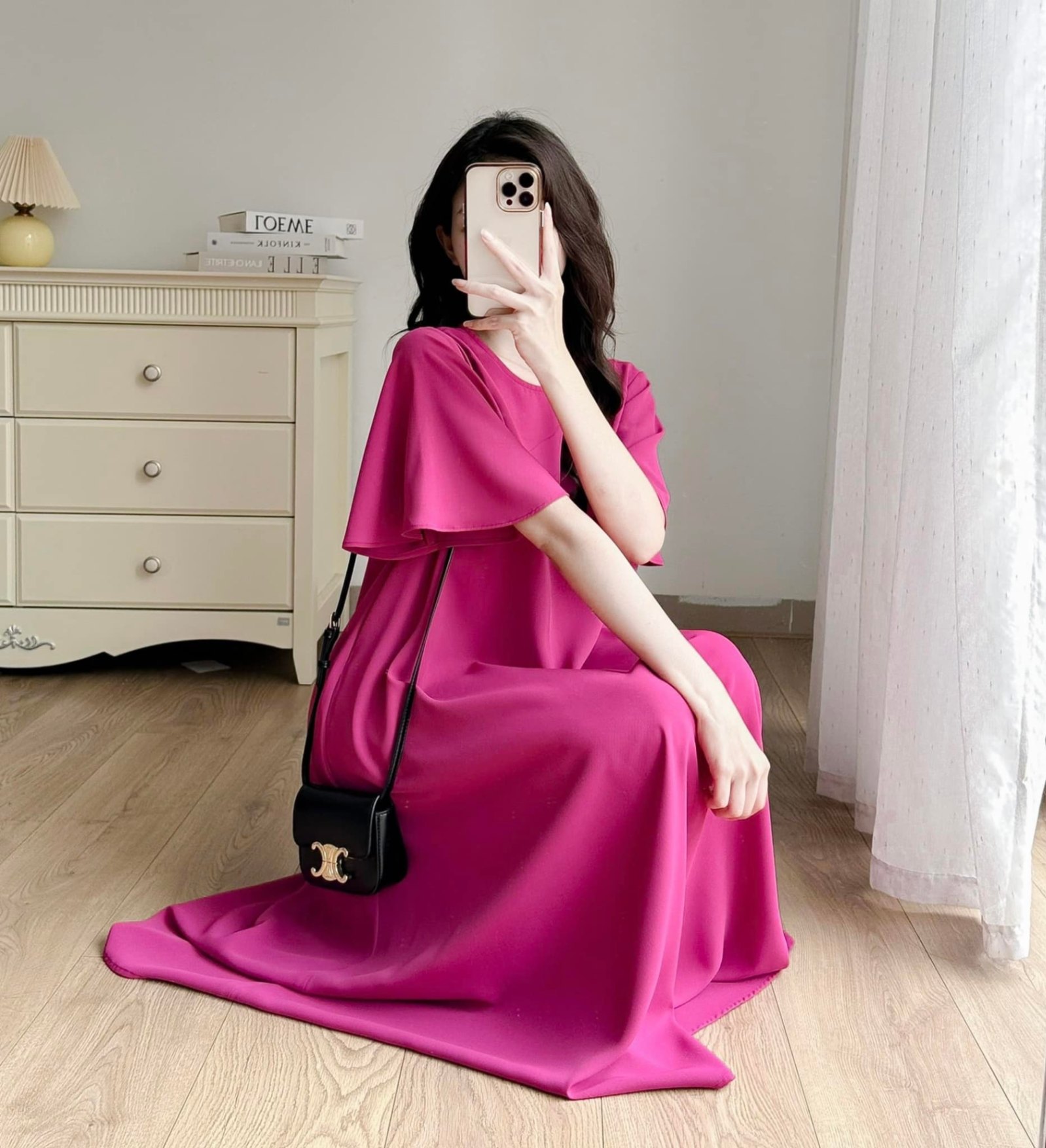 Váy suông cổ tròn tay xòe rủ