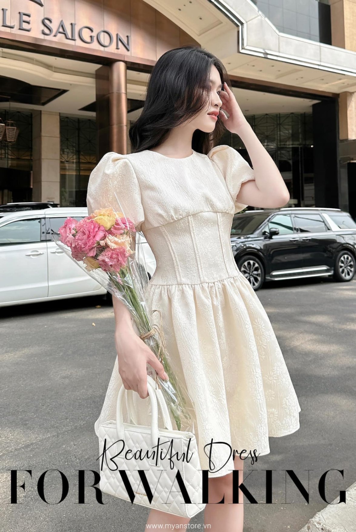 Váy gấm xòe tay bồng
